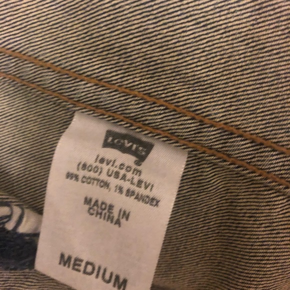 Levi’s crop denim jacket. Size medium. Excellent condition - Picture 5 of 6